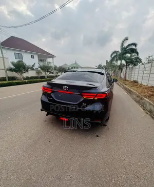 Toyota Camry SE FWD (2.5L 4cyl 8AM) 2018 Green