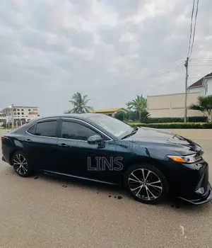 Toyota Camry SE FWD (2.5L 4cyl 8AM) 2018 Green