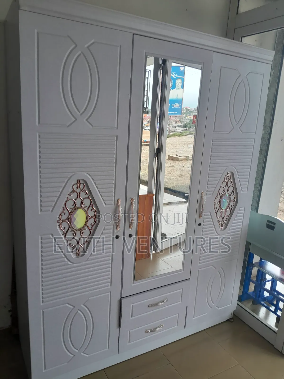 Undershelves Wardrobe