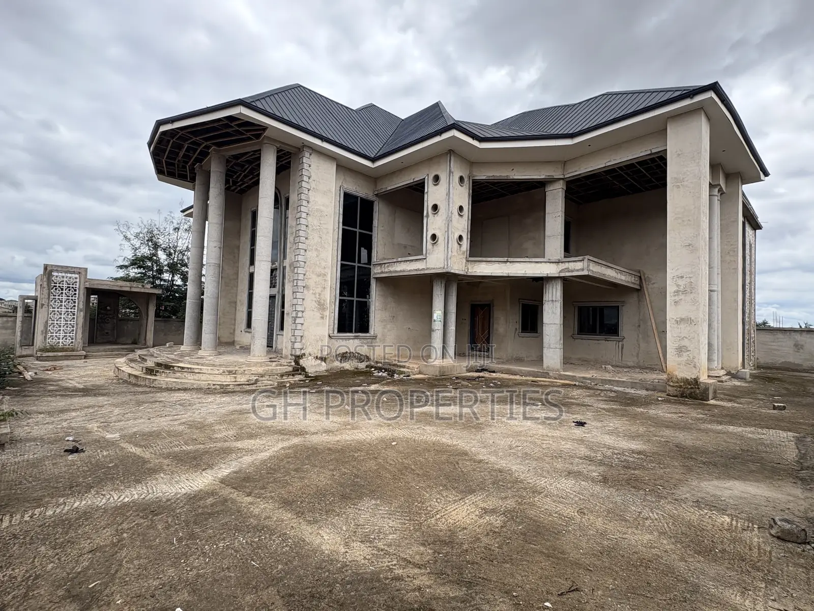 5bdrm House in Apaaso, Kumasi Metropolitan for sale