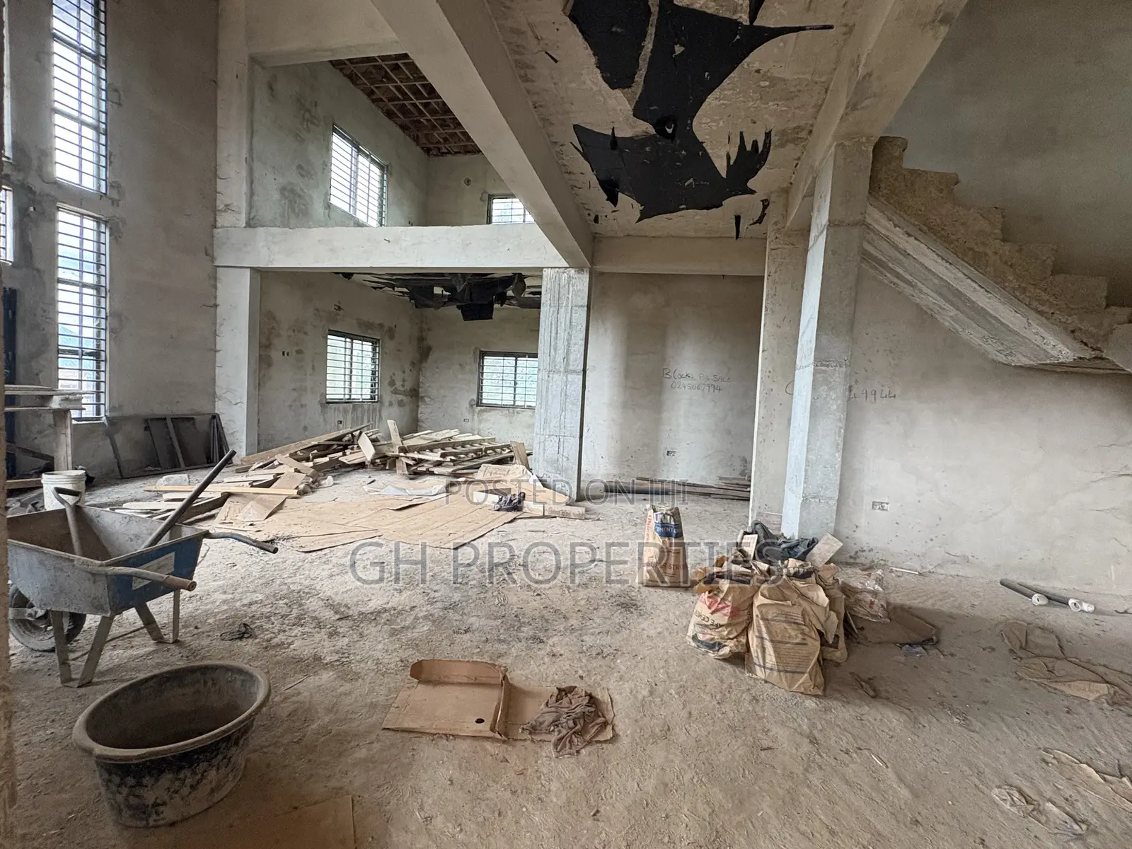 5bdrm House in Apaaso, Kumasi Metropolitan for sale
