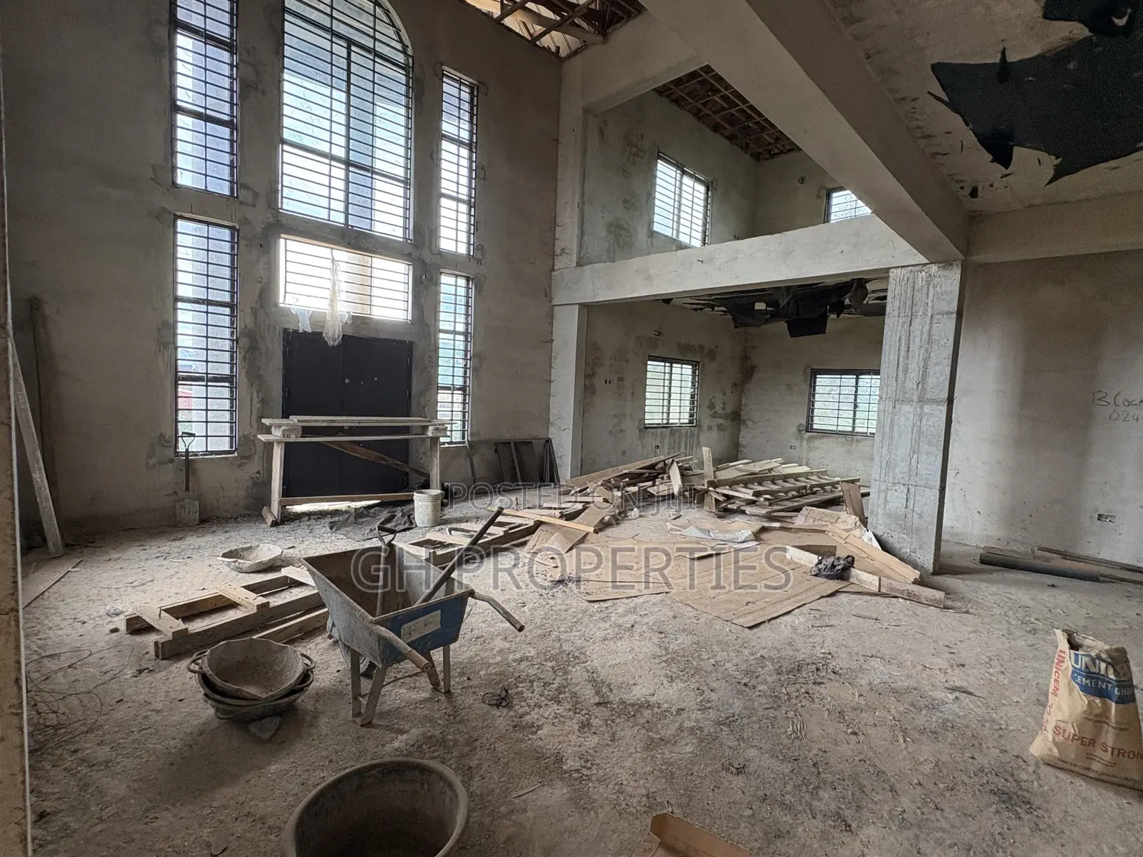 5bdrm House in Apaaso, Kumasi Metropolitan for sale