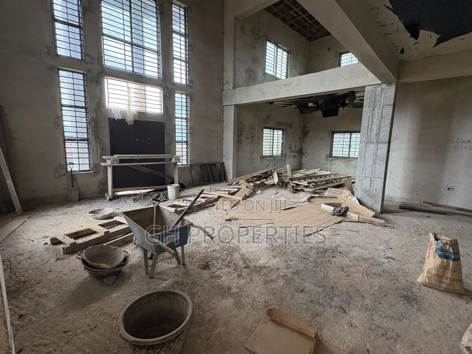 5bdrm House in Apaaso, Kumasi Metropolitan for sale