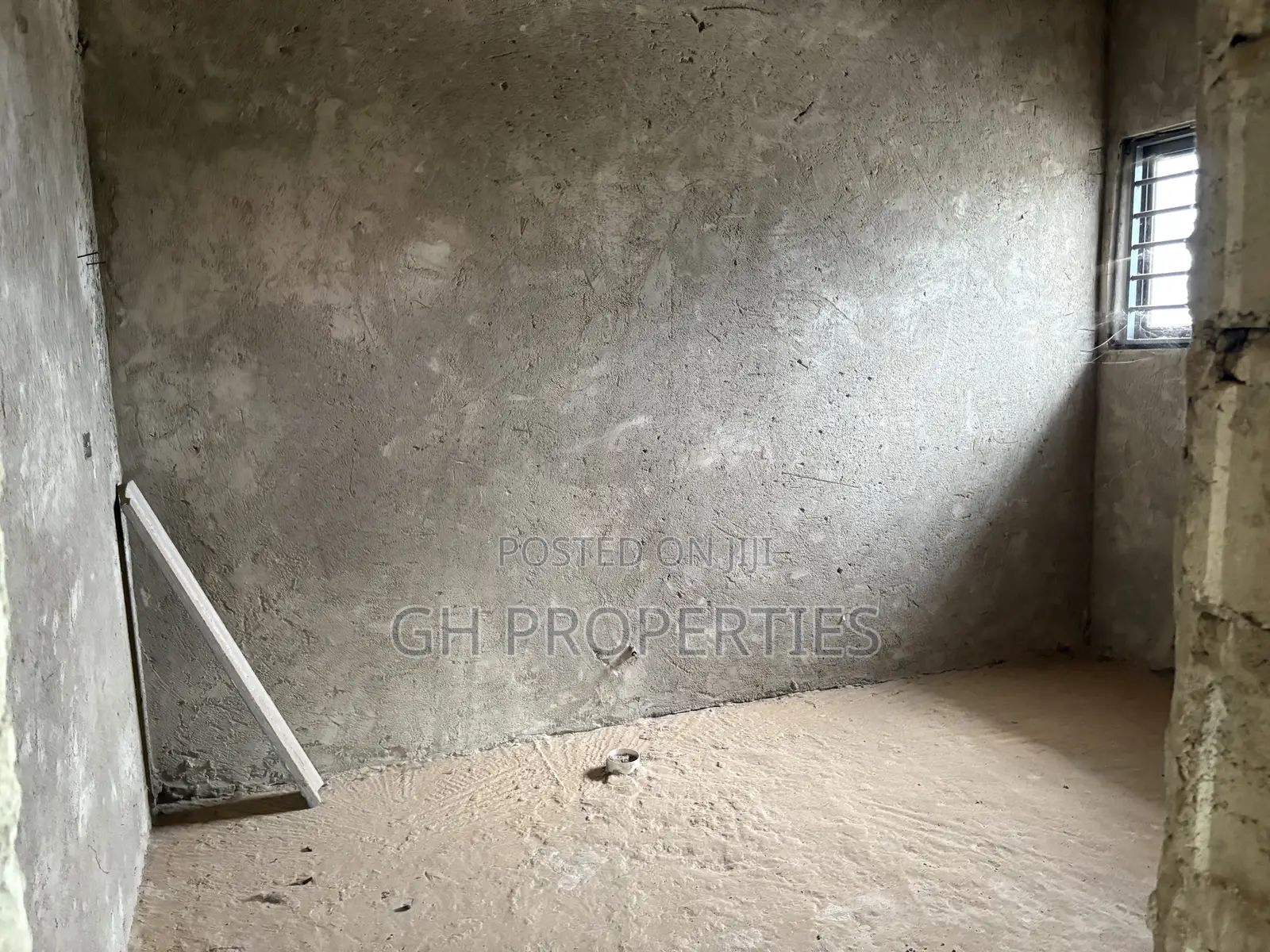 5bdrm House in Apaaso, Kumasi Metropolitan for sale