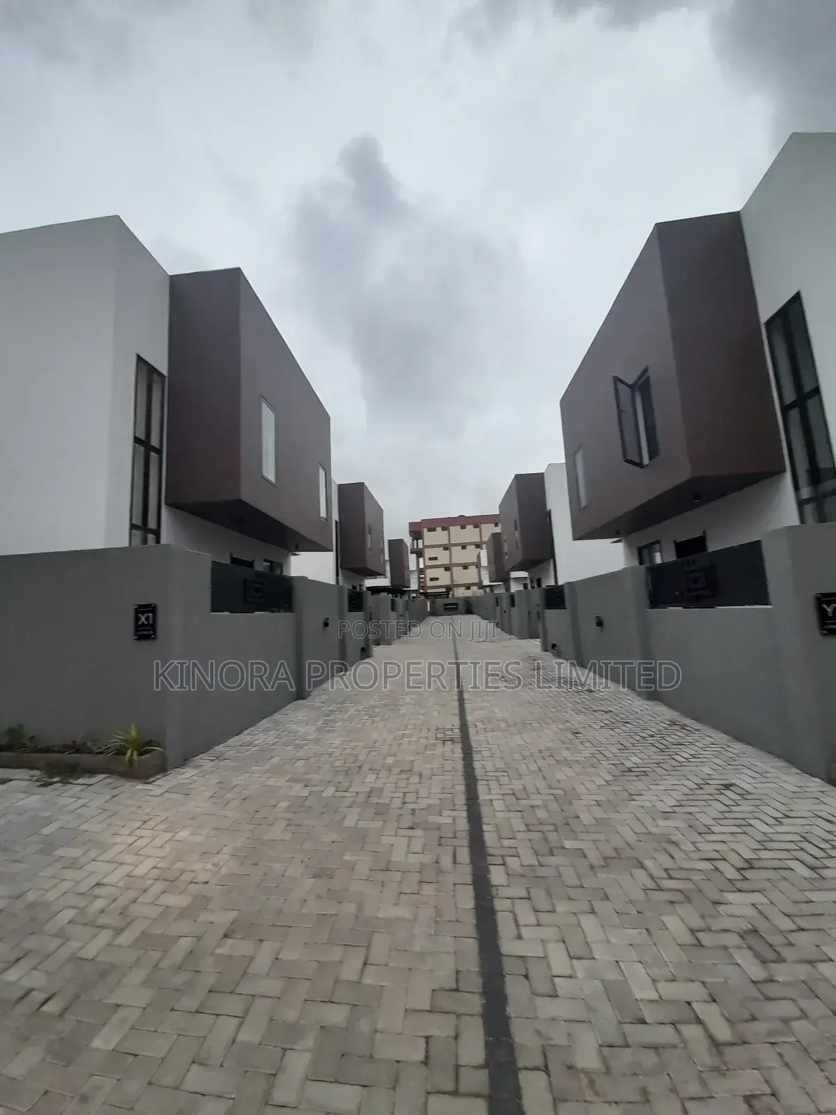 3bdrm Duplex in Westland for sale