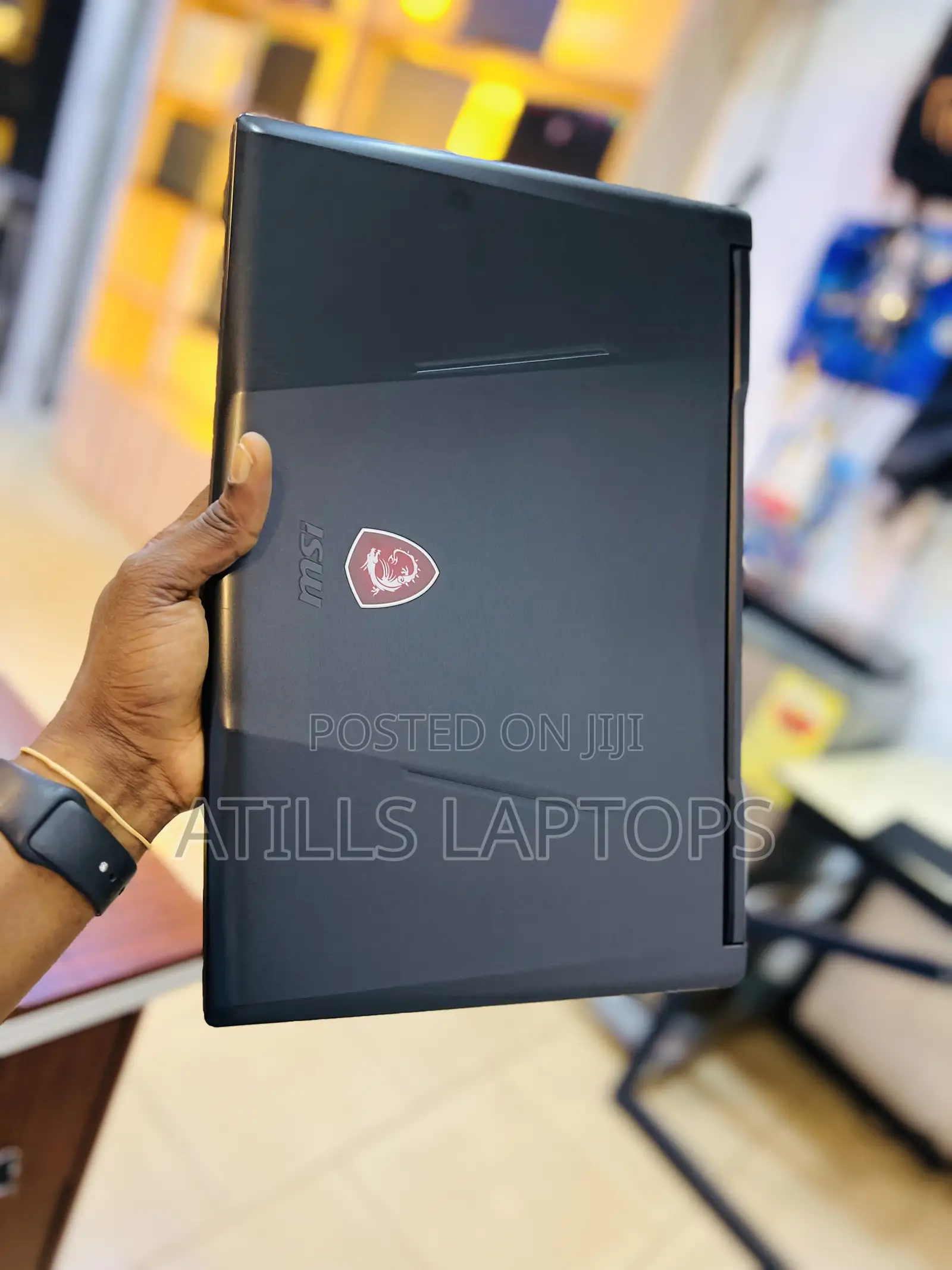 Laptop MSI GL63 8RD 16GB Intel Core I5 HDD+SSD 1.5T