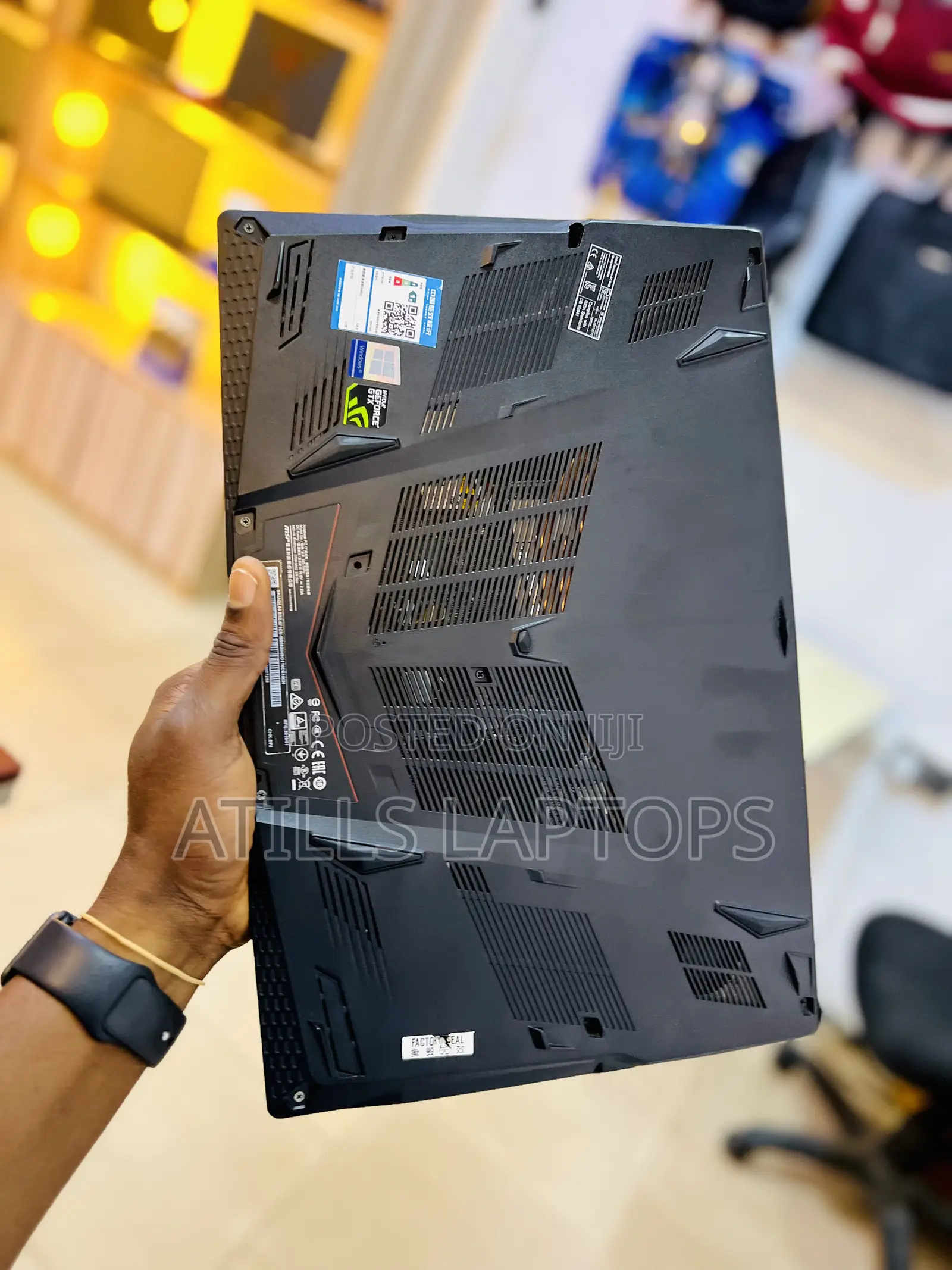 Laptop MSI GL63 8RD 16GB Intel Core I5 HDD+SSD 1.5T