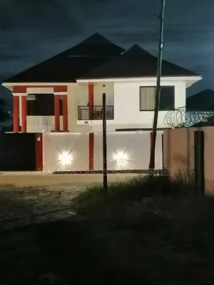 5bdrm House in Lakeside Estate for sale