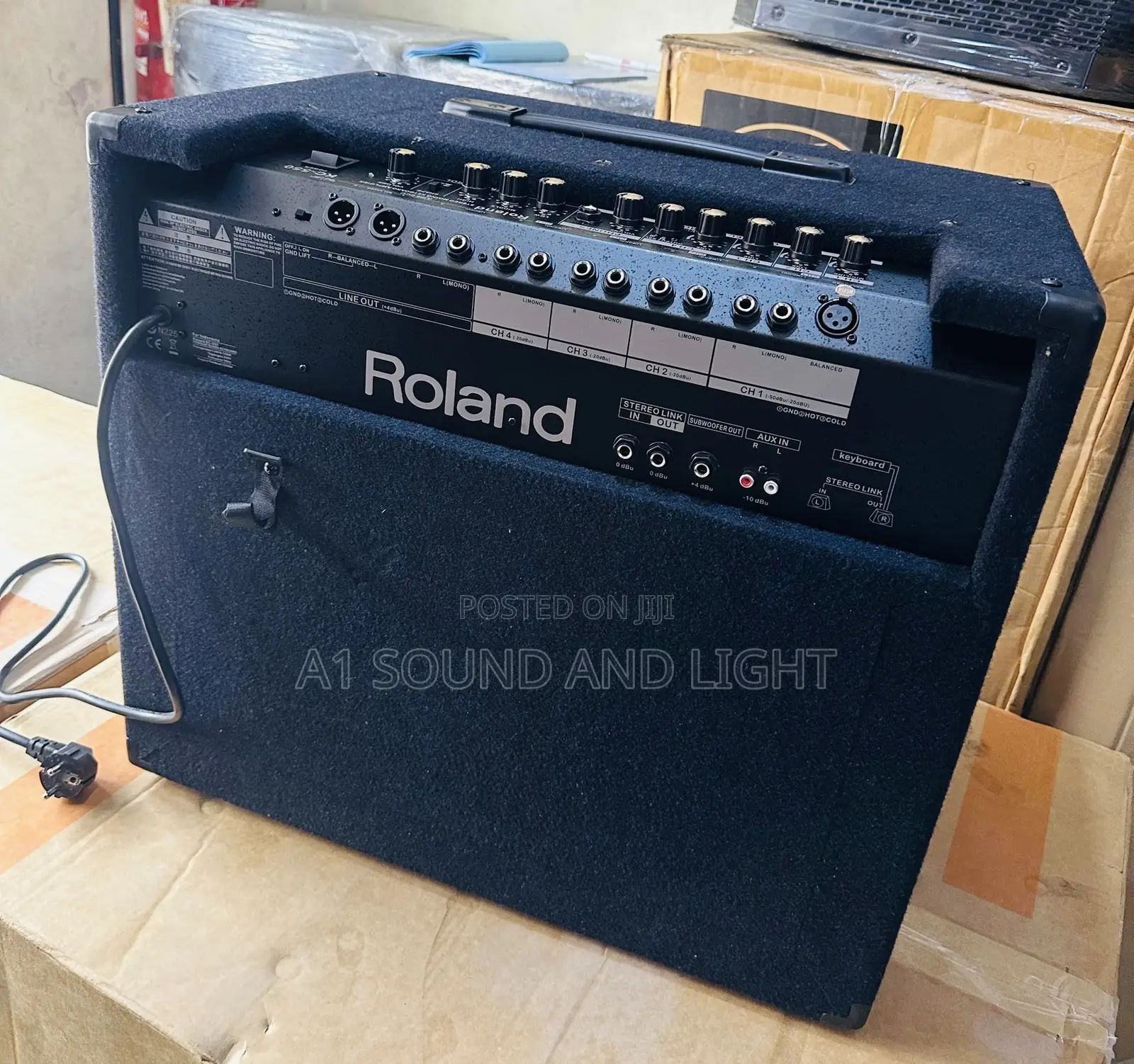 Roland Kc - 550 4 - Channels Mixing Keyboard Amplifier