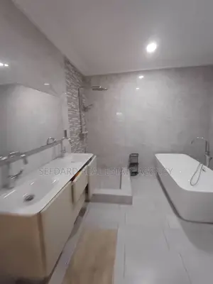 7bdrm House in Sefdard Properties, Achimota for sale