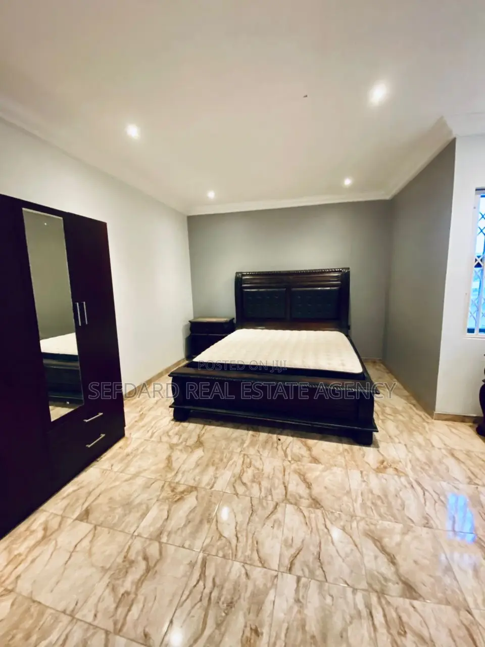 7bdrm House in Sefdard Properties, Achimota for sale