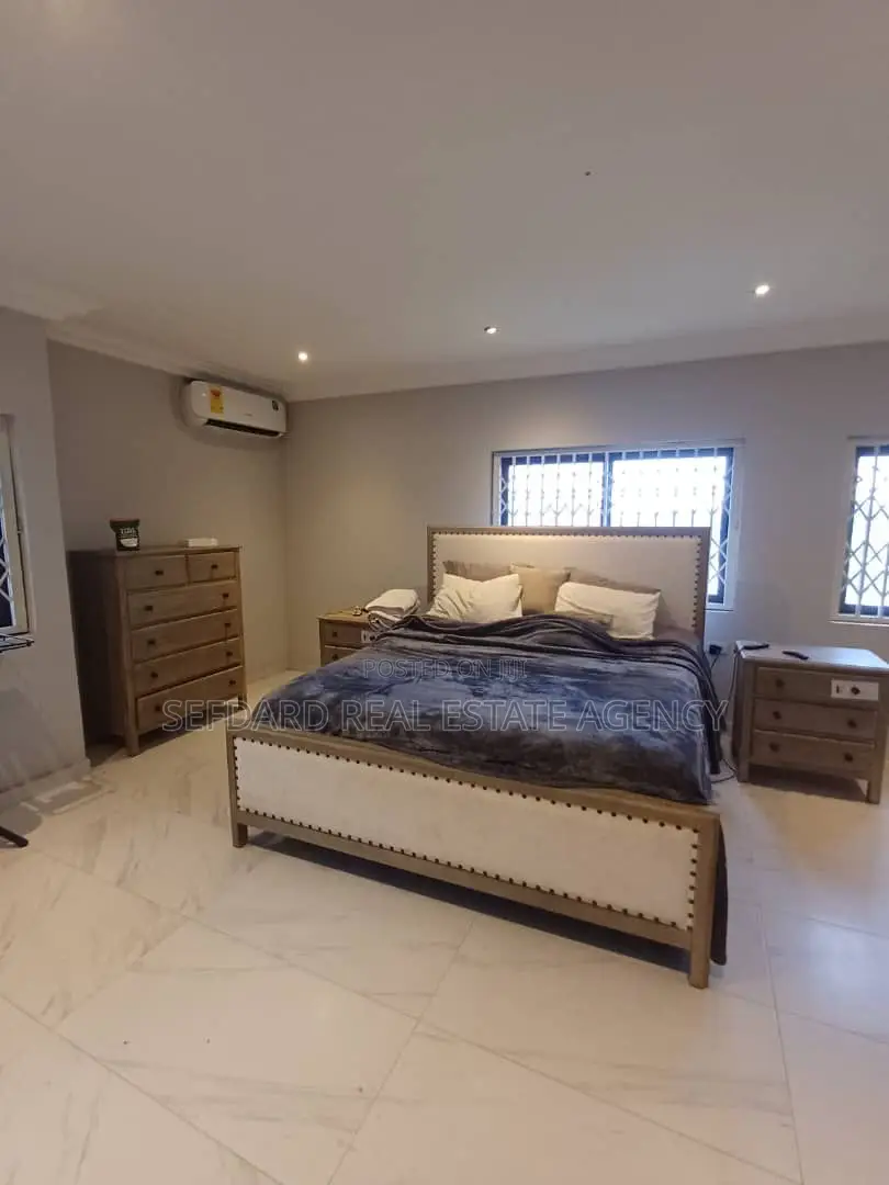7bdrm House in Sefdard Properties, Achimota for sale