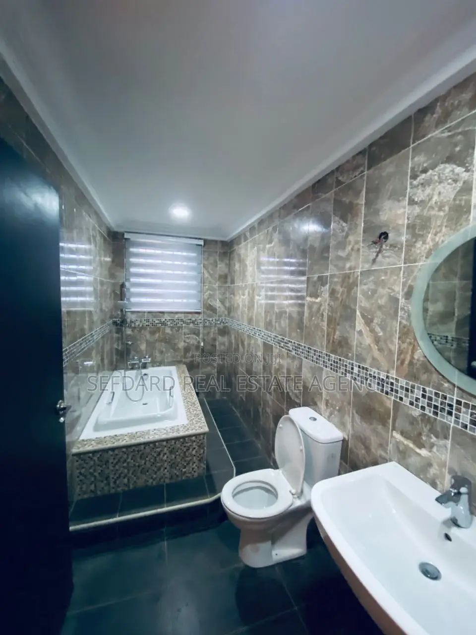 7bdrm House in Sefdard Properties, Achimota for sale