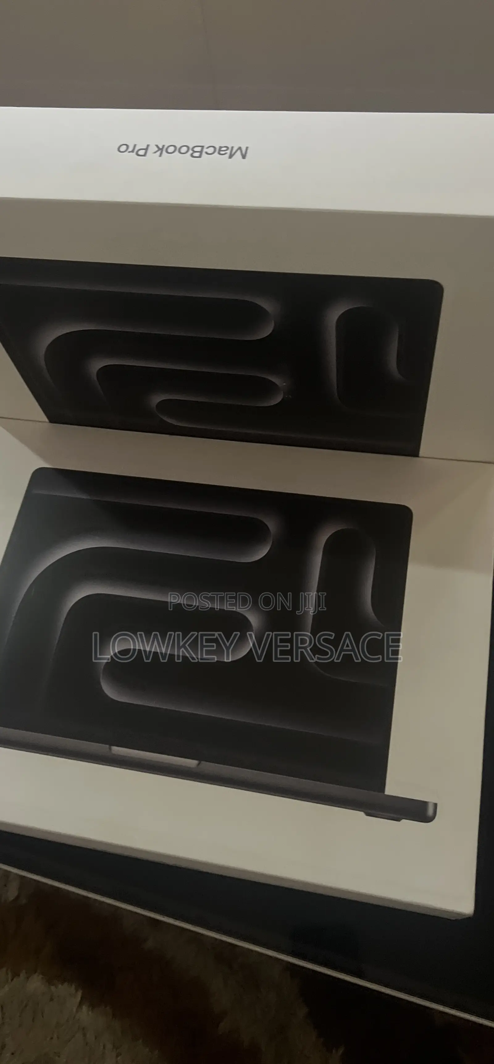 New Laptop Apple MacBook Pro 2024 M4 14-Inch 16GB Apple M4 SSD 512GB