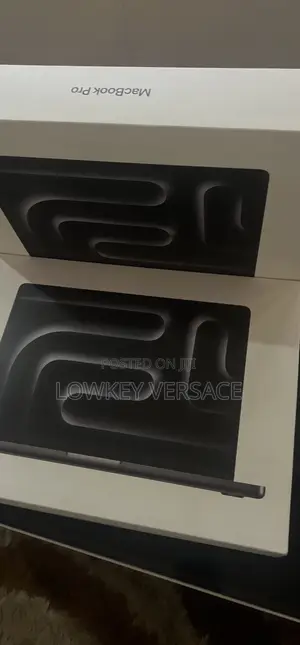 New Laptop Apple MacBook Pro 2024 M4 14-Inch 16GB Apple M4 SSD 512GB