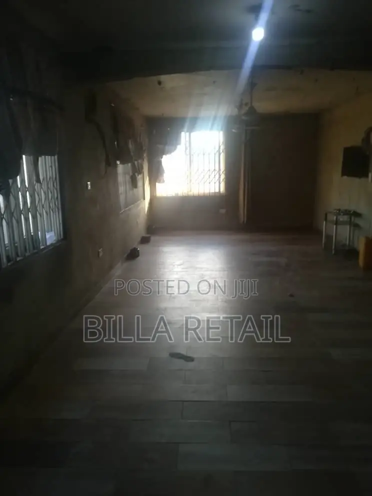 4bdrm House in West Hills Mall Area for sale
