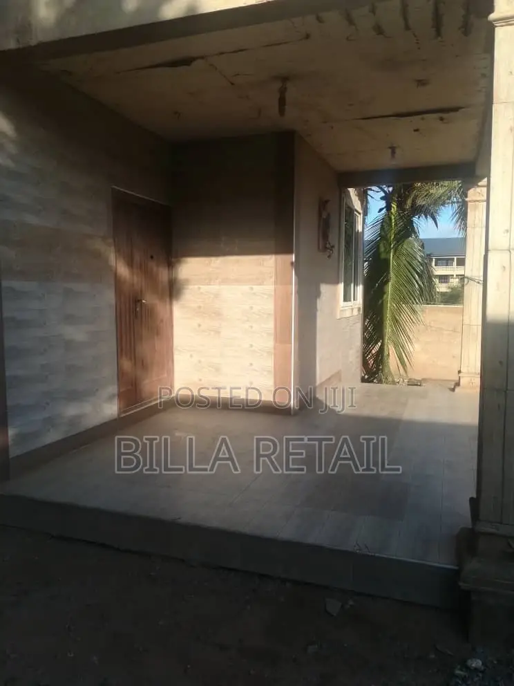 4bdrm House in West Hills Mall Area for sale