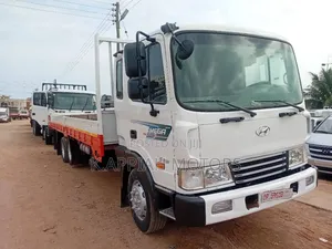 Hyundai Double Axle Truck