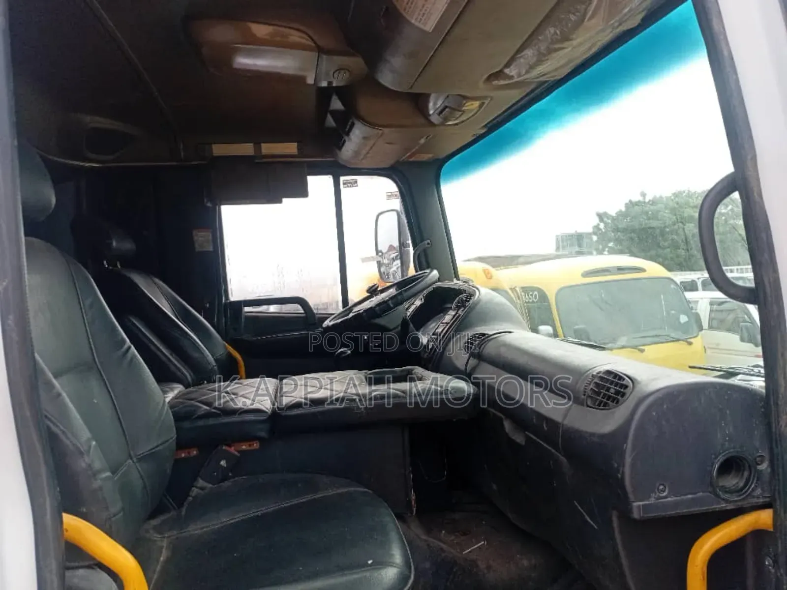 Hyundai Double Axle Truck