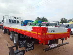 Hyundai Double Axle Truck