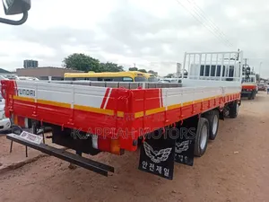 Hyundai Double Axle Truck
