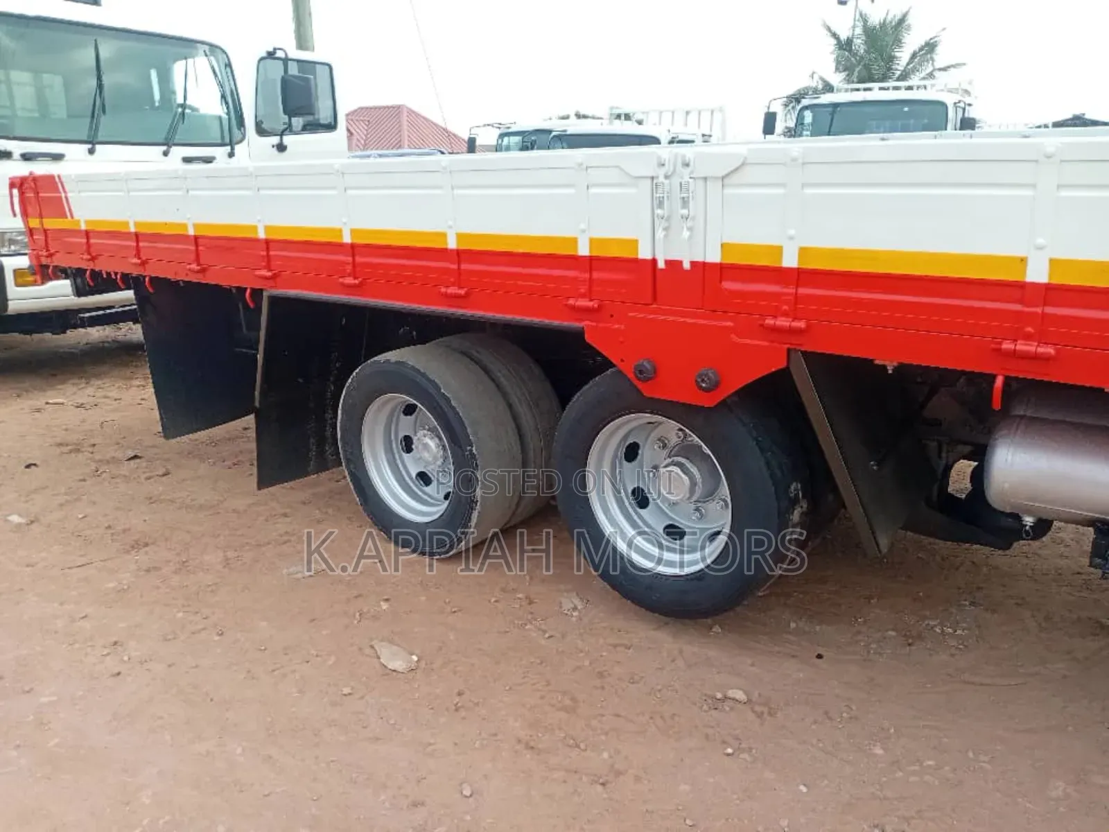 Hyundai Double Axle Truck