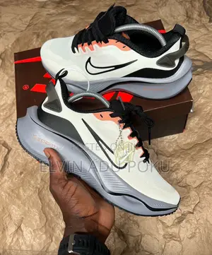 Nike Zoom X Sneaker