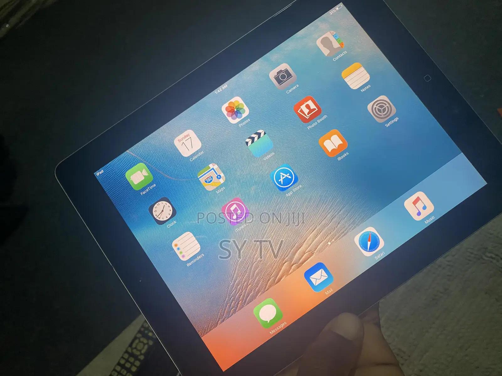 Apple iPad 2 Wi-Fi 16 GB Gray