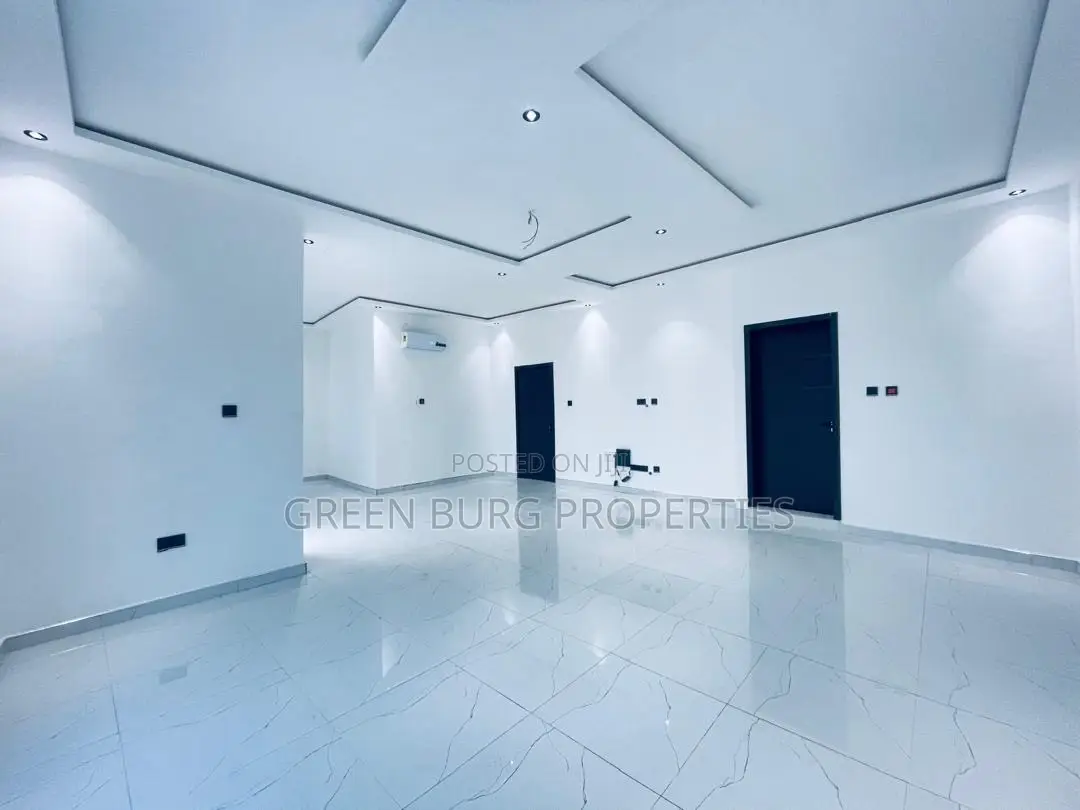 4bdrm House in Green, Ashaley Botwe for sale