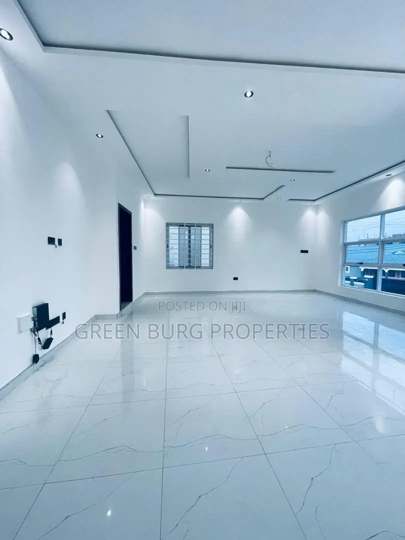 4bdrm House in Green, Ashaley Botwe for sale