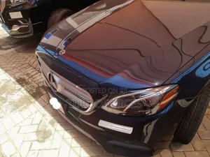 Mercedes-Benz E300 2019 Blue