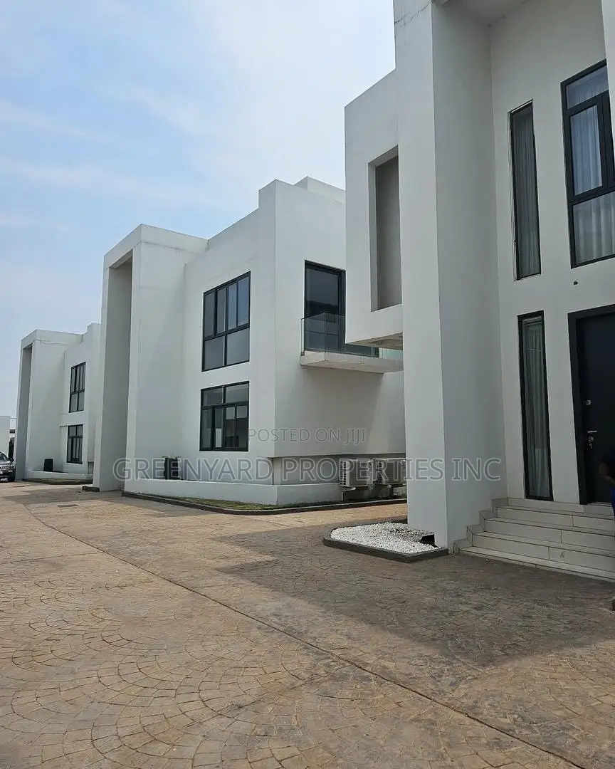 4bdrm Townhouse / Terrace in Adjiringanor, East Legon for rent