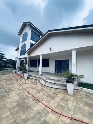 7bdrm Duplex in Ofankor Barrier, Post Office Area for sale