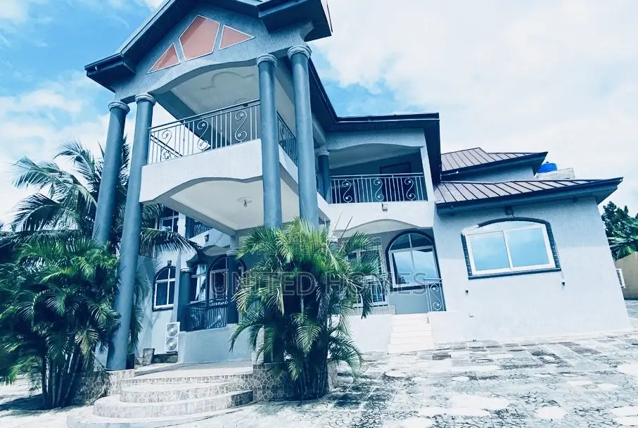 Furnished 20bdrm House in West Hills Mall Area for rent