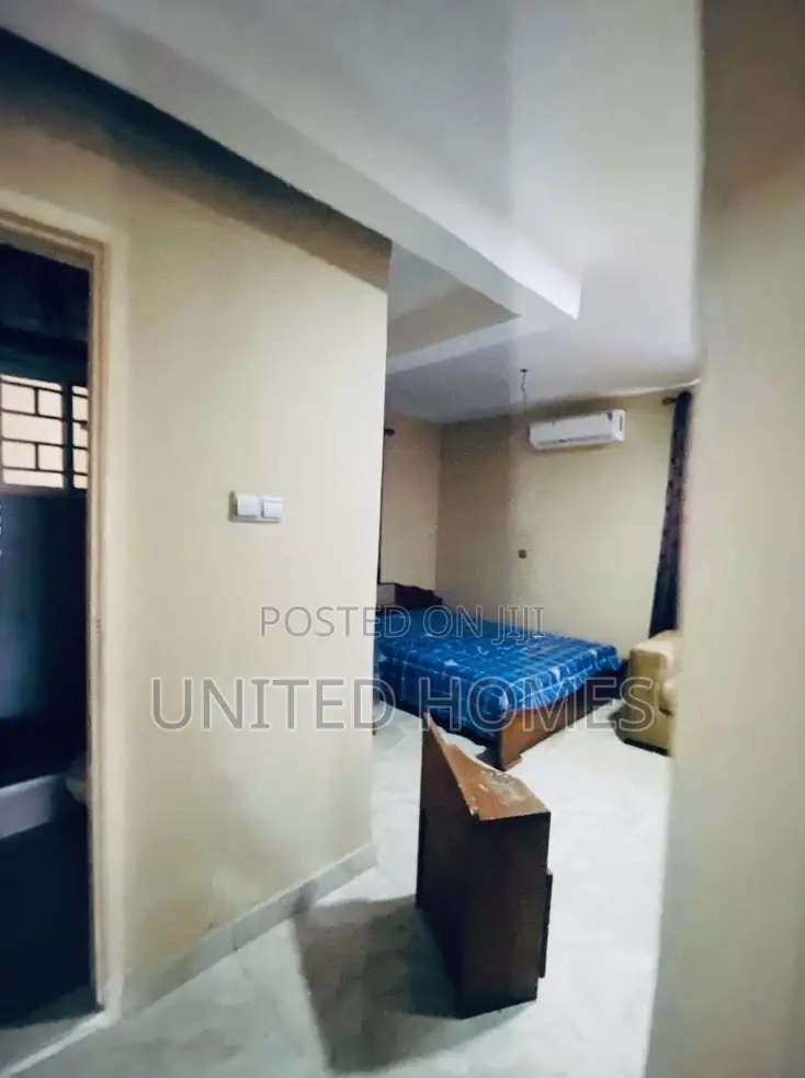 Furnished 20bdrm House in West Hills Mall Area for rent