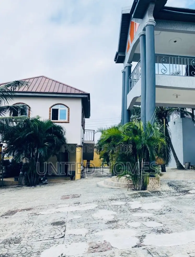 Furnished 20bdrm House in West Hills Mall Area for rent