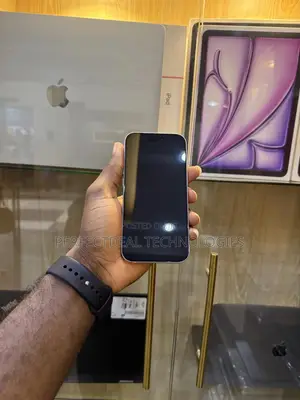 New Apple iPhone 15 128 GB White