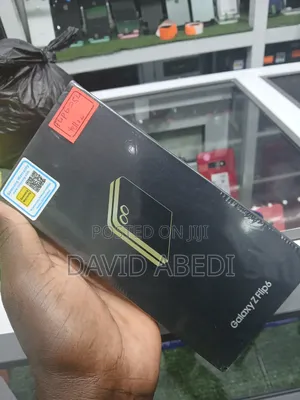 New Samsung Galaxy Z Flip6 256 GB Gold