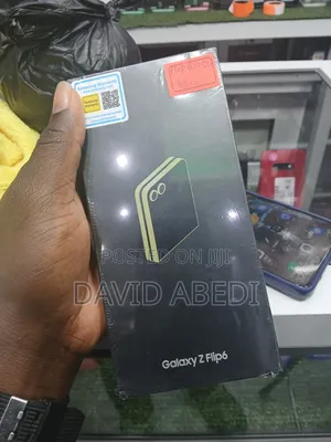 New Samsung Galaxy Z Flip6 256 GB Gold