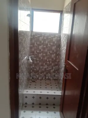 3bdrm House in Sakumono, Tema Metropolitan for rent