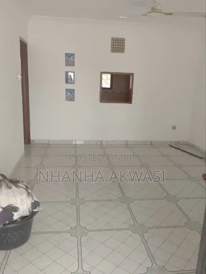 3bdrm House in Sakumono, Tema Metropolitan for rent