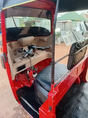 Bajaj RE 2022 Red