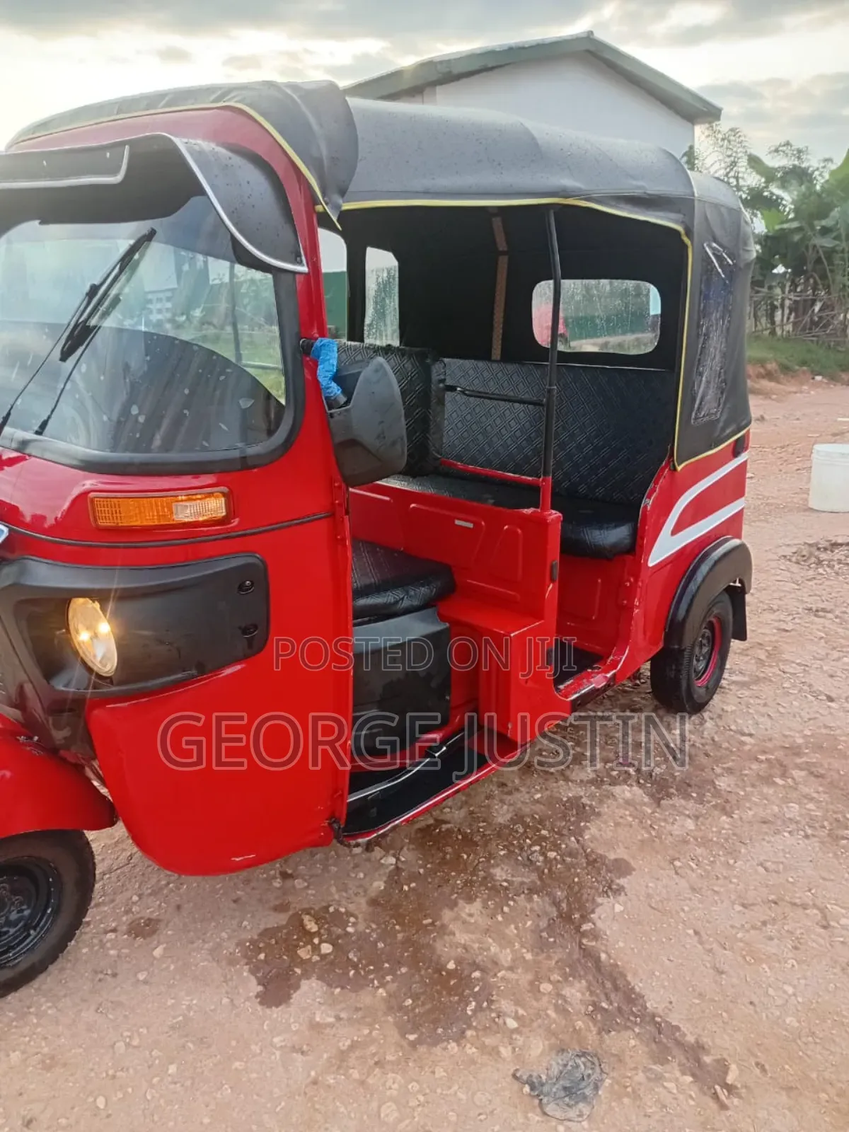 Bajaj RE 2022 Red