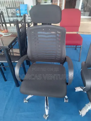 Binetey Swivel Chair