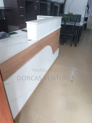 Turdy Reception Desk