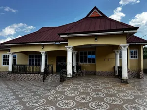 Furnished 10bdrm Mansion in Abuakwa, Kumasi Metropolitan for sale