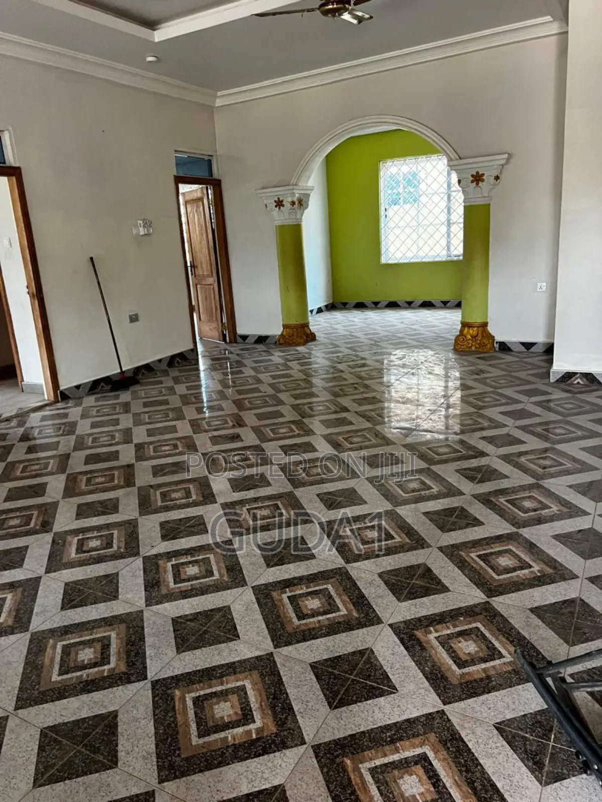 Furnished 10bdrm Mansion in Abuakwa, Kumasi Metropolitan for sale