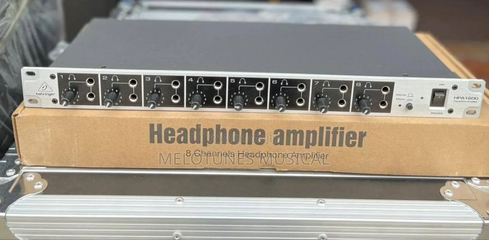 Behringer Ha8000 8-Channel High-Power Headphones Mixing Amplifier