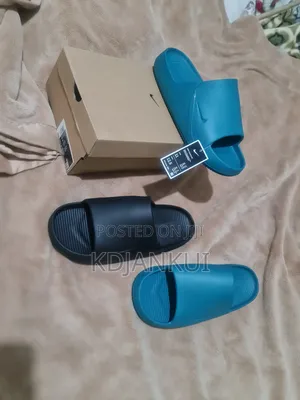 Nike Calm Slides