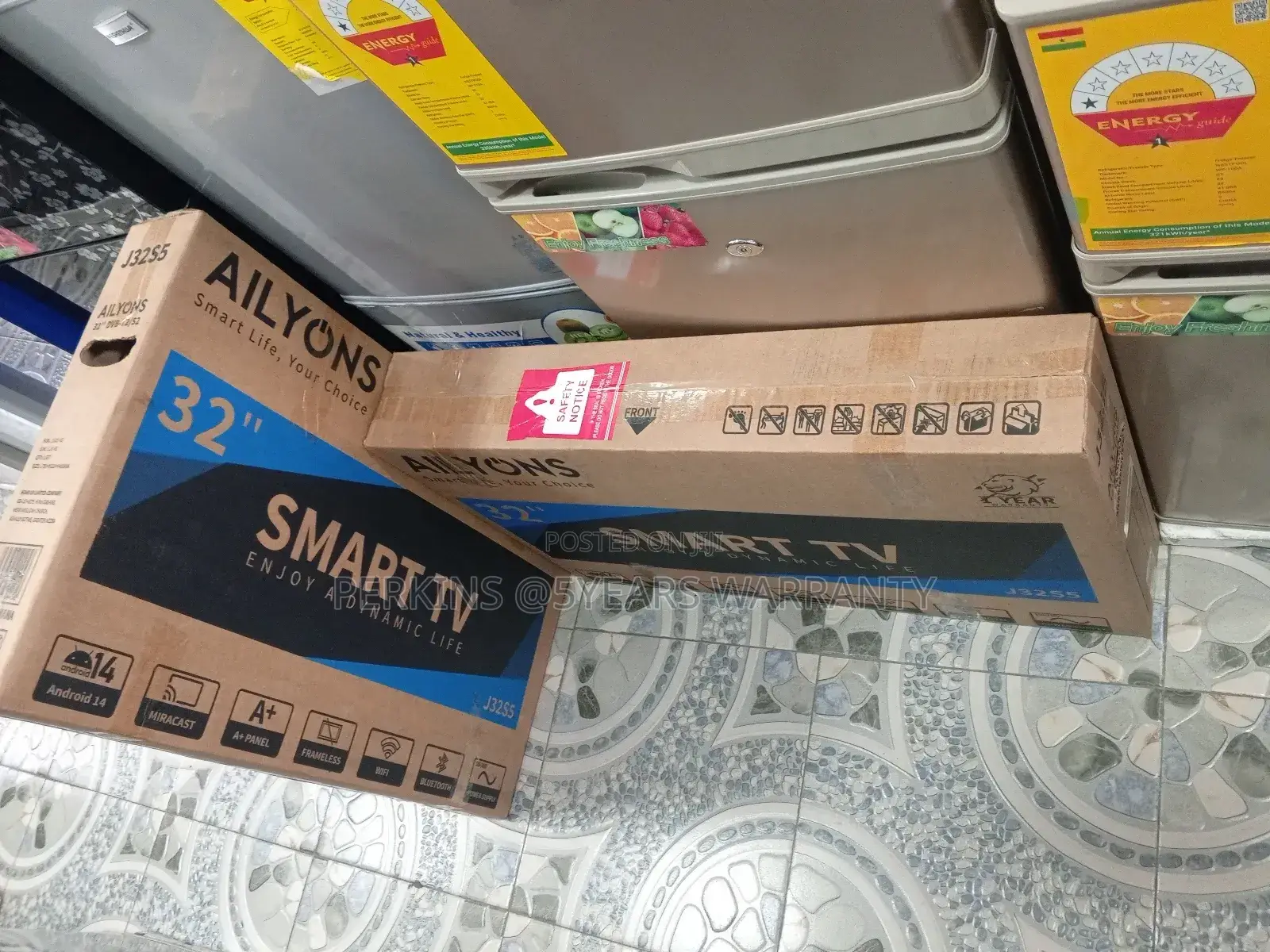 Ailyons 32 Smart Internet-Ready Intelligent Television
